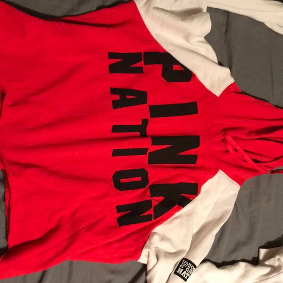 A cropped sweatshirt - Picture 2 of 2